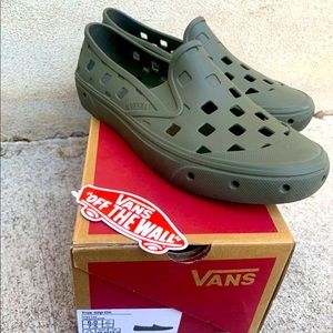 VANS Trek slip-ons unisex men’s 6/women’s 7.5 grape leaf green